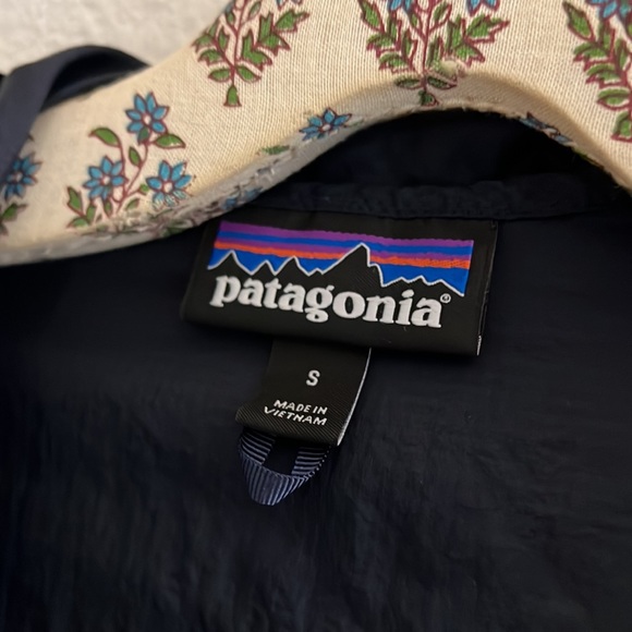 Patagonia rain jacket - Picture 4 of 5